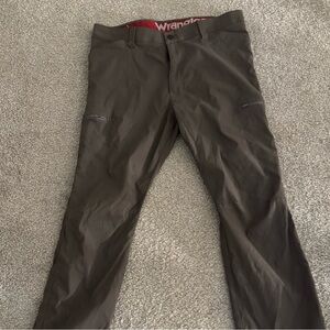 Wrangler Men's Gray Performance Cargo Pants 💪